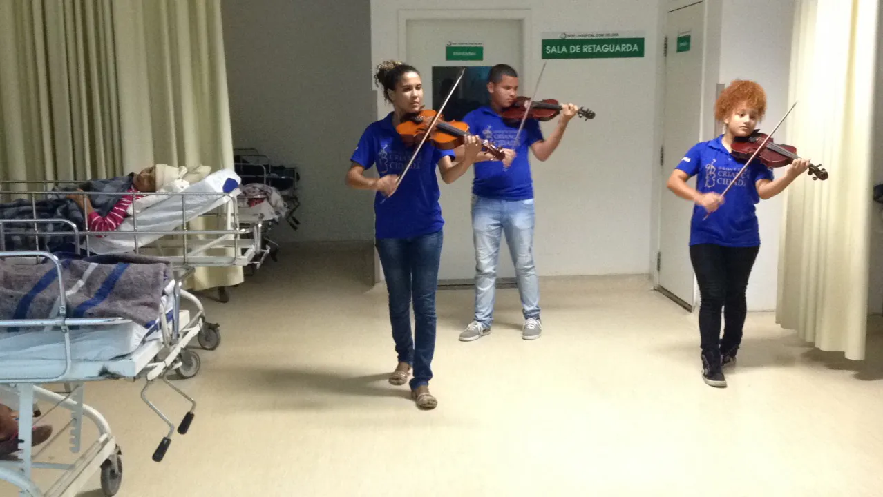 Pacientes do HCP e do Hospital Dom Hélder recebem Música para Todos