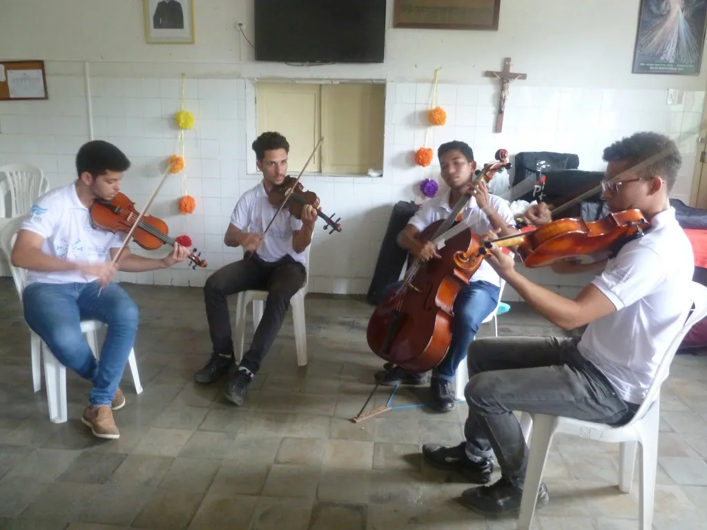 Associação Pró Recife e abrigo Padre Venâncio recebem Música para Todos